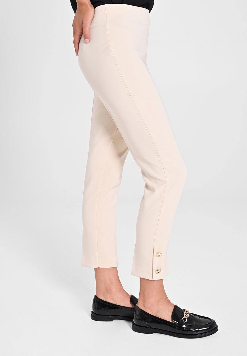 Rinascimento A PALAZZO IN CHIARO - Pantaloni - Beige Light