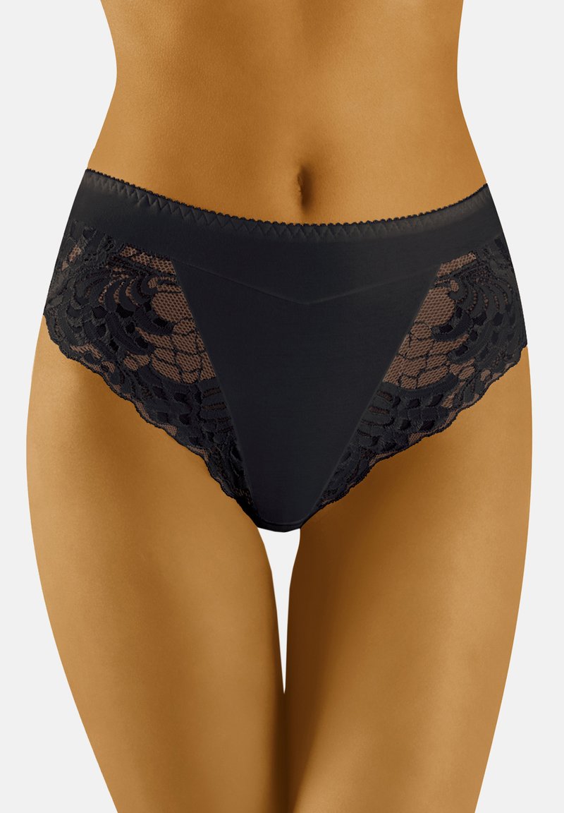Culottes noires taille haute avec un devant en tissu lisse et des côtés en dentelle transparente ornés d'un motif floral et de bords festonnés.