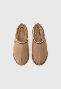 UGG TASMAN II - Papucsok - rocky oak