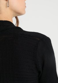 Anna Field Neuletakki - black