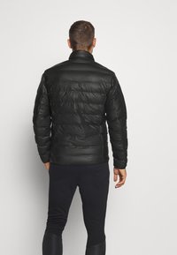 Jack & Jones Träningsjacka - black