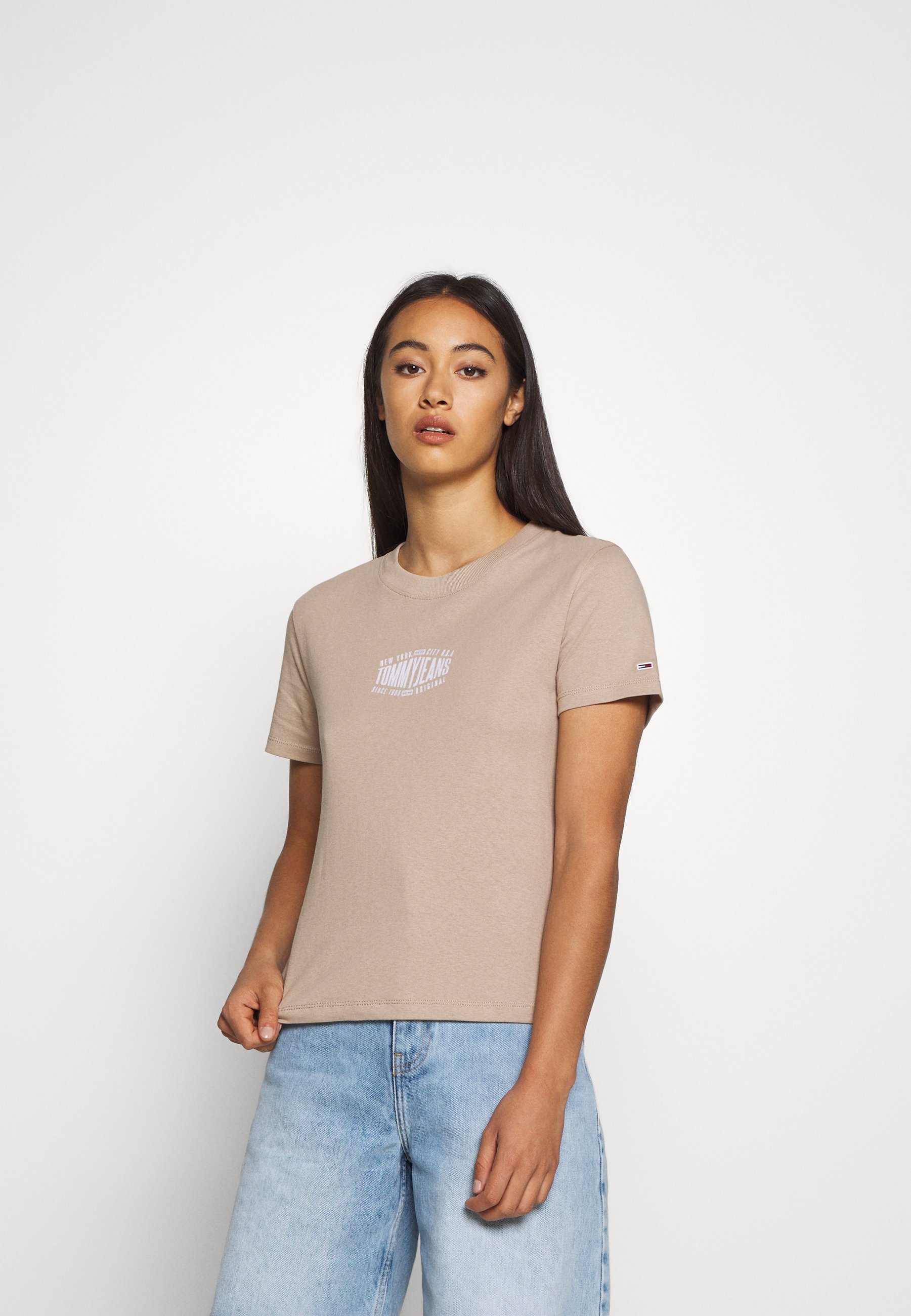 tommy jeans logo tee