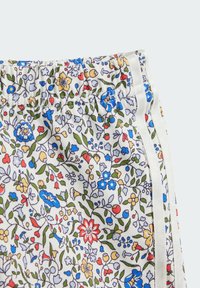 Biely materiál s kvetinovým vzorom v modrej, červenej, žltej a zelenej farbe. Má elastický pás a biele bočné pruhy.