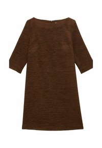 Robe marron texturée avec un décolleté bateau, des manches trois-quarts et une silhouette droite. Finition avec une fermeture éclair cachée au dos.