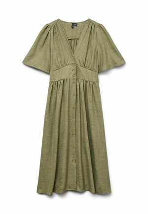 Robe en lin vert olive avec un décolleté en V profond, des manches courtes bouffantes et un bouton à l'avant ; présente une taille froncée et une jupe fluide.