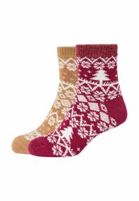 Zwei Paar Socken: eine burgunderrote mit weißen Baum- und geometrischen Mustern, die andere sandfarben mit weißen Blumenmustern, beide gestrickt und knöchelhoch.