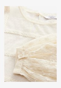 Unselected, cream