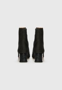 Chie Mihara VOLKIRIA 47 - Ankle boots - black/dancy bronce