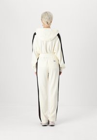 Ellesse CHARON - Treningo apatinė dalis - off white