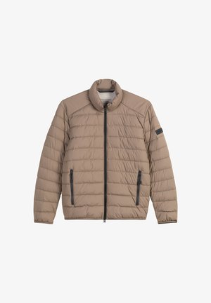 Gewatteerde jas in lichtbruin, met een opstaande kraag, een ritssluiting aan de voorkant en twee zijzakken met rits en zwarte accenten. Verticaal doorgestikt ontwerp.