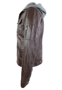 Braune Lederjacke mit abnehmbarem grauem Kapuzenpullover. Verfügt über eine Reißverschlusstasche und Knopf-Akzente. Strukturleder, taillierter Schnitt.