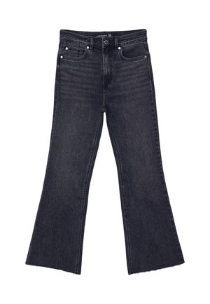 Jean noir taille haute avec jambes évasées, design à cinq poches et fermeture à bouton, taille 38, posé à plat sur un fond blanc.