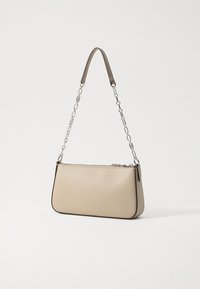 MICHAEL Michael Kors EMPIRE CHAIN POUCHETTE - Handbag - light sand