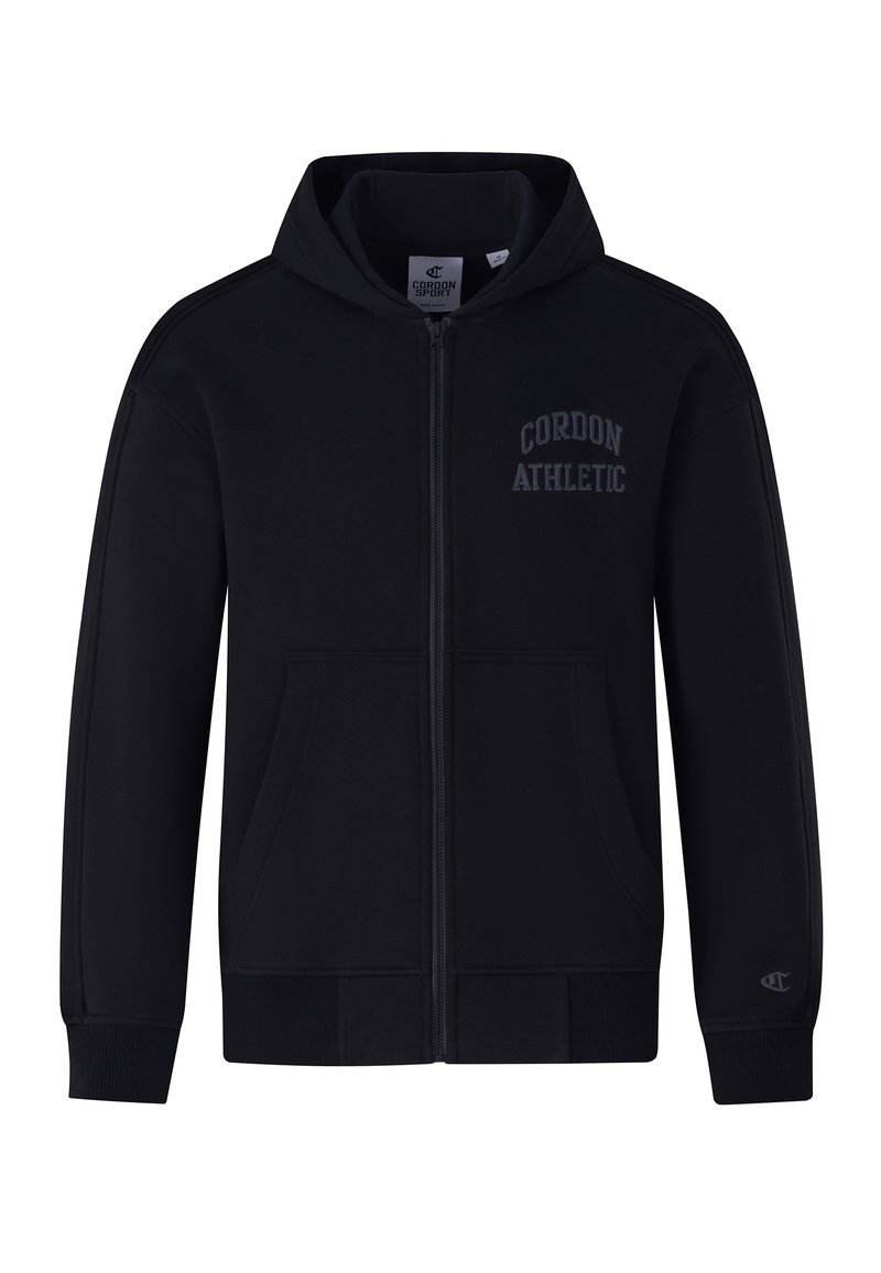 Schwarze Zip-Hoodie aus weichem Material mit Kapuze, auf der obersten linken Seite mit "CORDON ATHLETIC" in dunkelgrau bedruckt und zwei Vordertaschen.