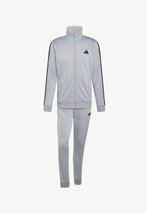 Szary sportowy dres z kurtką na zamek błyskawiczny, z czarnymi paskami na rękawach oraz dopasowanymi spodniami. Zawiera akcenty z logo Adidas.