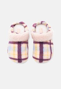 Para pluszowych klapek wsuwanych w pastelowy wzór w kratkę w kolorze purpurowym, żółtym i niebieskim z miękkim różowym frotte wyłożeniem i mankietami.