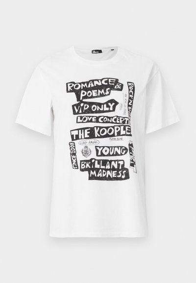 Λευκό κοντομάνικο t-shirt με μαύρα κείμενα σε μπλοκ που περιλαμβάνουν τις φράσεις «Romance & Poems», «Love Concert», «The Kooples» και «Brillant Madness».