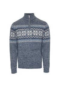 Blauwe gebreide trui met een wit en marineblauw sneeuwvlokpatroon over de borst, met een halve ritssluiting en lange mouwen.