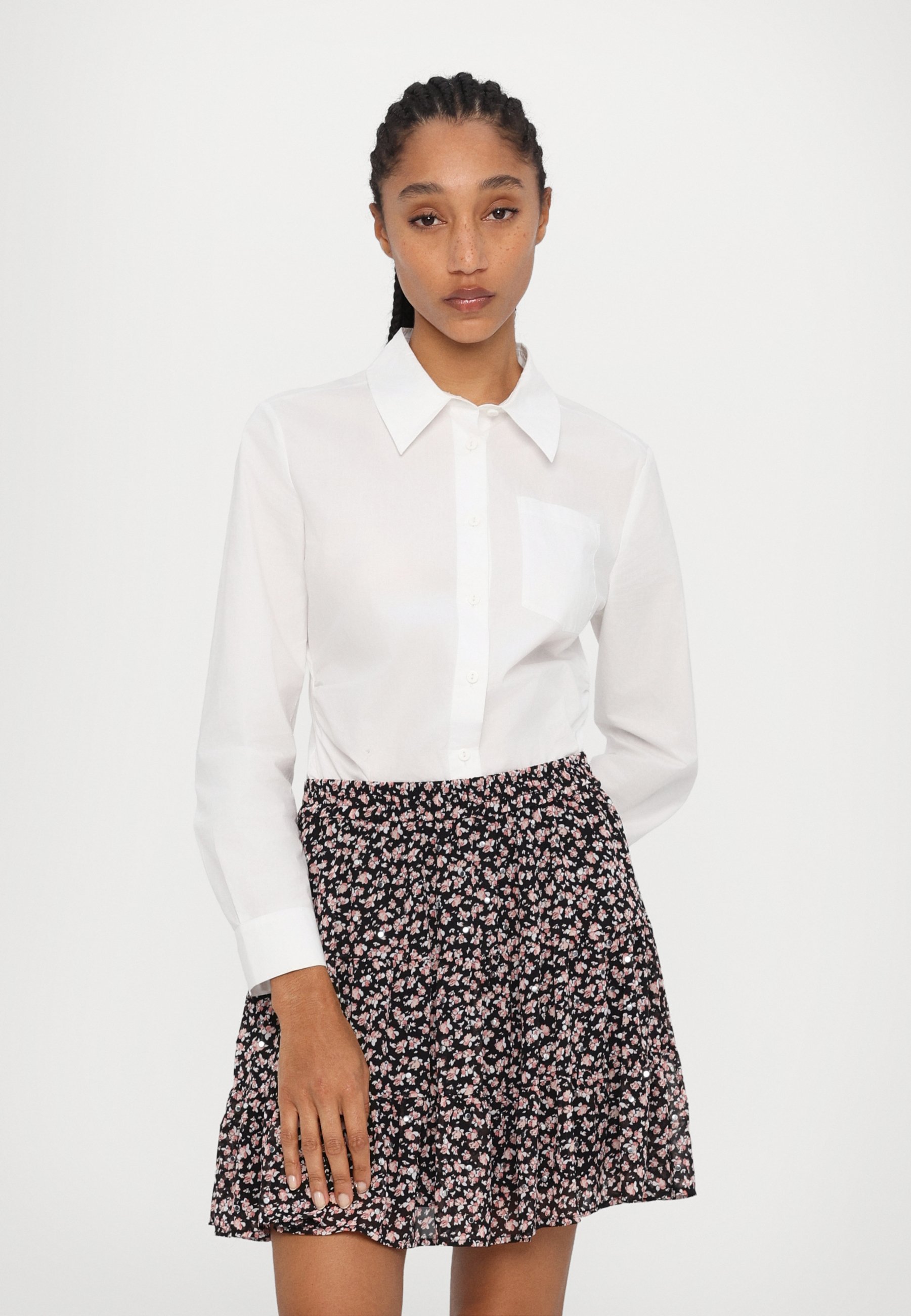 ミニスカート Michael Kors MINI SKIRT WITH FLORAL APPLIQUES MSRP $88 Michael Kors Women's Floral Print Tiered Mini Skirt
