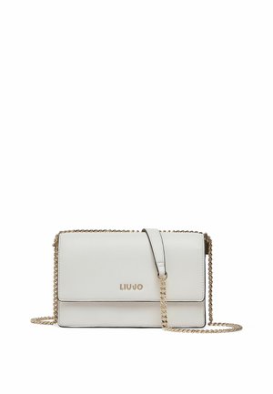 Sac bandoulière en cuir blanc avec chaîne dorée et logo LIU JO sur le rabat avant, design minimaliste sur fond blanc uni.