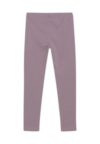 Lila legging gemaakt van zacht, rekbaar materiaal. Heeft een elastische tailleband en een gladde, naadloze uitvoering zonder patronen of accenten.
