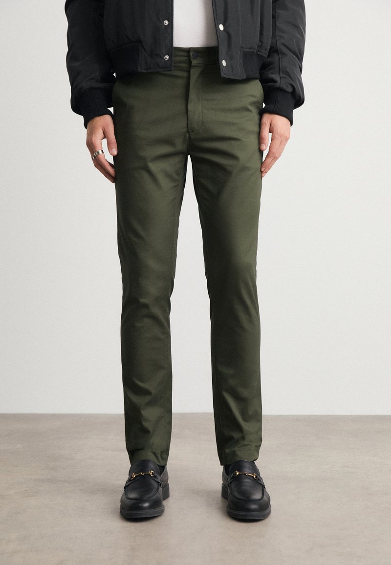 Calvin Klein MODERN SLIM - Chino hlače - dark olive
