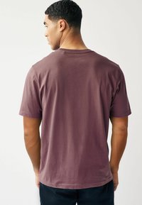 Next REGULAR - Jednoduché tričko - purple