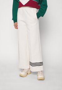 adidas Originals ADICOLOR NEUCLASSICS - Tréningruha alsók - white/black