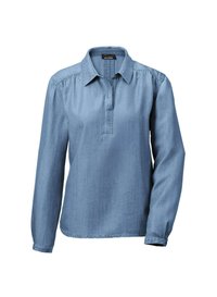 Hellblaue Jeanshemden mit einem kragenförmigen Ausschnitt, langen Ärmeln und einer halben Knopfleiste. Weicher Stoff mit einem etwas lockeren Schnitt und umgeschlagenen Ärmeln.