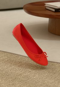 Balerinos stiliaus laivutės - red