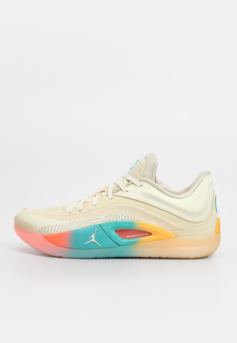 Zapatilla deportiva beige con parte superior texturizada, suela en degradado multicolor; presenta acentos en azul y naranja, y un logo en el lateral.