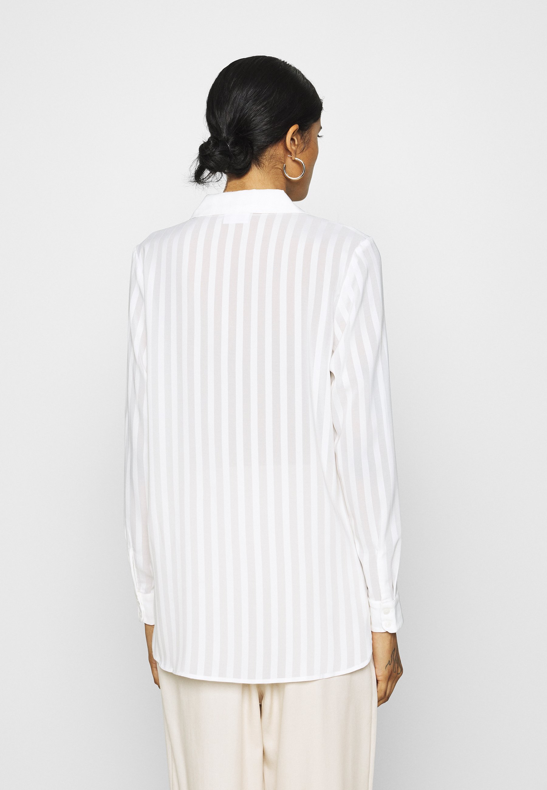 Vila VIKAMOLIA SHIRT Skjorte cloud dancer Zalando.no Vila VIKAMOLIA SHIRT Skjorte cloud dancer Zalando.no