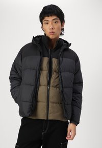 Jack & Jones JJMOON MIX PACK SET - Chaleco - black pack/canteen