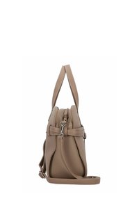 Khaki leren handtas met gestructureerde afwerking, dubbele handvatten, afneembare schouderriem en metalen details in zilverkleur. Ritssluiting aan de bovenkant.