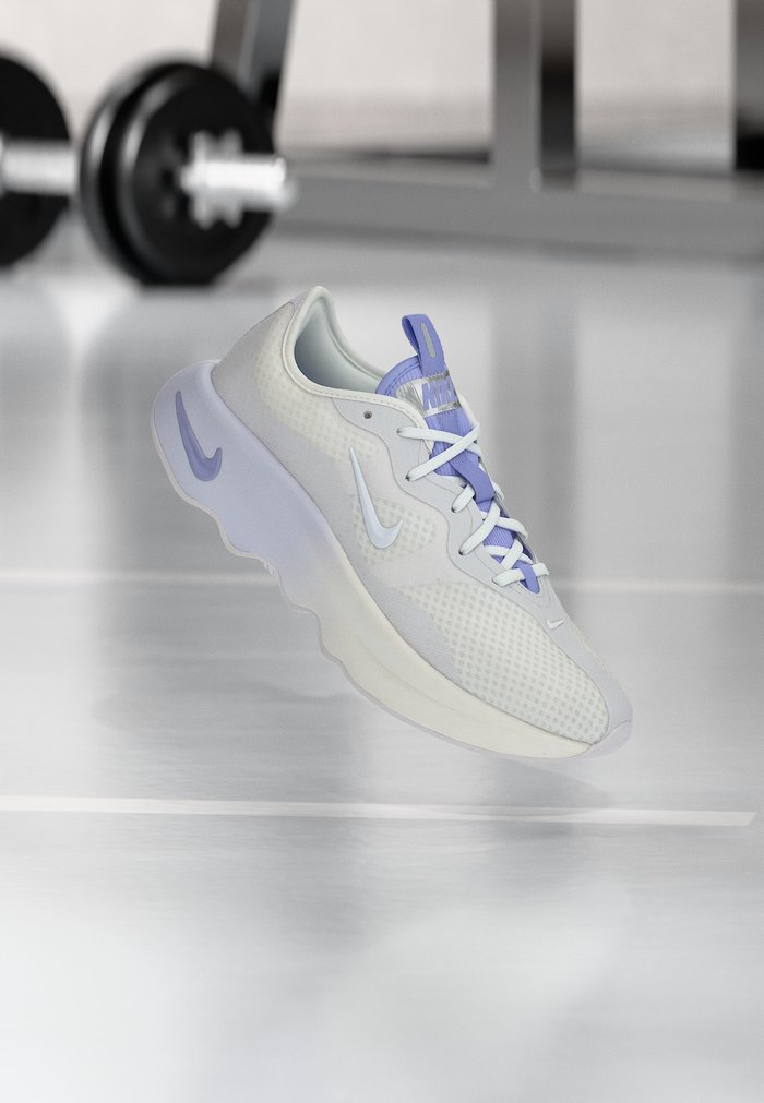 Nike MOTIVA 2 - Trainers - summit white/white/purple pulse/iris whisper/palest purple/metallic silver-coloured