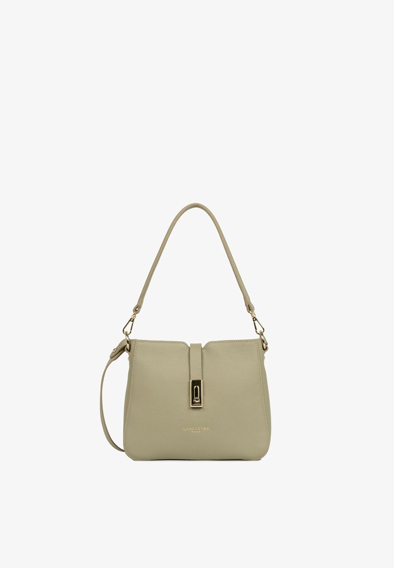 Sac à main en cuir beige avec fermeture dorée, poignée courte et bandoulière réglable, estampillé Lancaster Paris sur le devant.