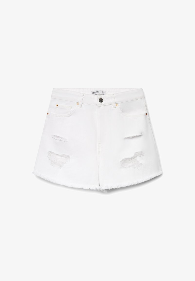 Pantaloncini di jeans bianchi con orli sfrangiati, toppe consumate sul davanti, chiusura frontale con bottoni e passanti per cintura.