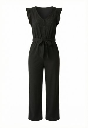 Crni kombinezon s kopčanim V-izrezom, vrhom od čipke s otvorima, naboranim rukavicama, pojasom koji se veže u struku i širokim nogavicama.