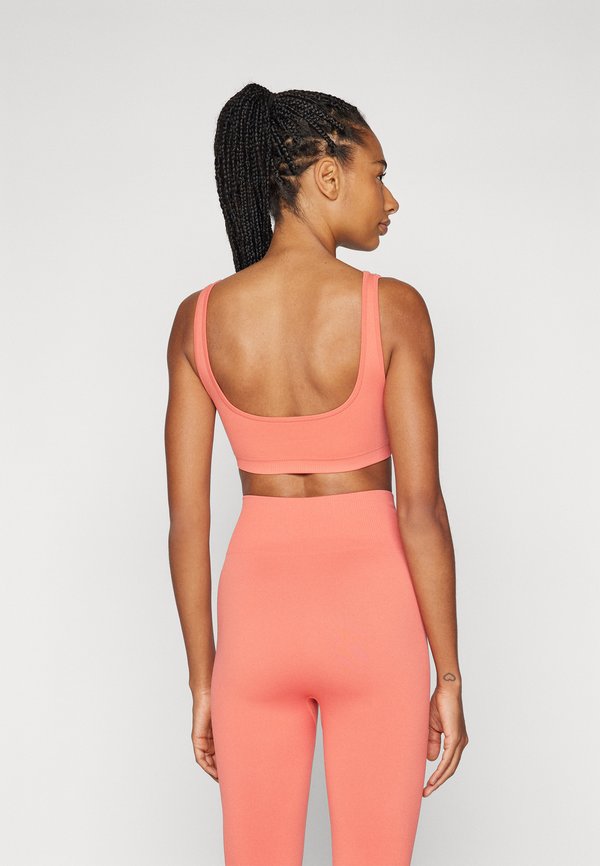 RESTORE SEAMLESS SCOOP BRA - Light support sports bra4