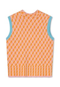 Mouwloze gebreide vest met een oranje en roze ruitpatroon, voorzien van lichtblauwe afwerking bij de armsgaten en een gegolfde zoom.