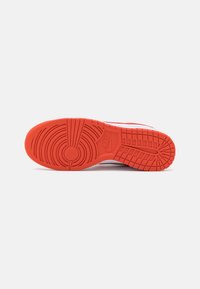 Nike Sportswear DUNK RETRO - Sneakers basse - white/picante red