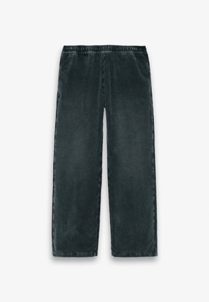 Temno zelene široke hlače iz kordurovja z elastičnim pasom in stranskimi žepi, položene ravno na belem ozadju.