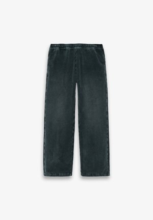 Temno zelene široke hlače iz kordurovja z elastičnim pasom in stranskimi žepi, položene ravno na belem ozadju.