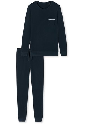 Mørkeblå pyjamas sæt med en langærmet crew neck top, der har en brystlomme, og matchende tapered bukser, lavet af blødt stof.