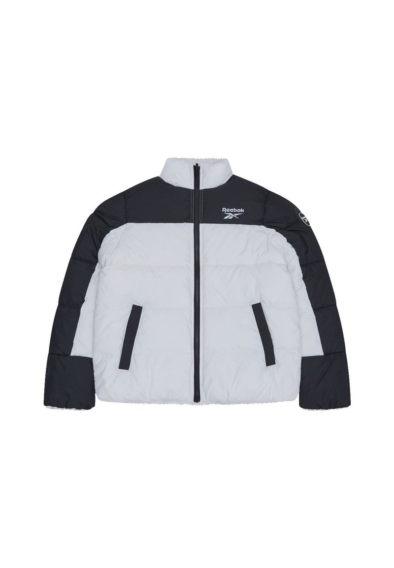 Reebok donzen jas in zwart en lichtgrijs, met een hoge kraag, rits aan de voorkant en twee zijzakken. Gewatteerd, met een contrasterend ontwerp.