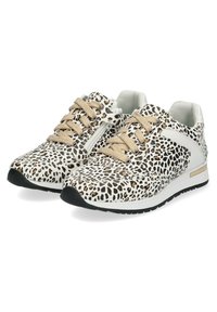 Sneakers met een witte, gestructureerde bovenkant met een zwart en gouden luipaardprint, beige veters en een zwarte rubberen zool.