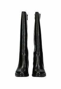 Botas de cuero negras hasta la rodilla con una textura suave, punta afilada, diseño elegante y cierre de cremallera en la parte posterior. Suela plana.