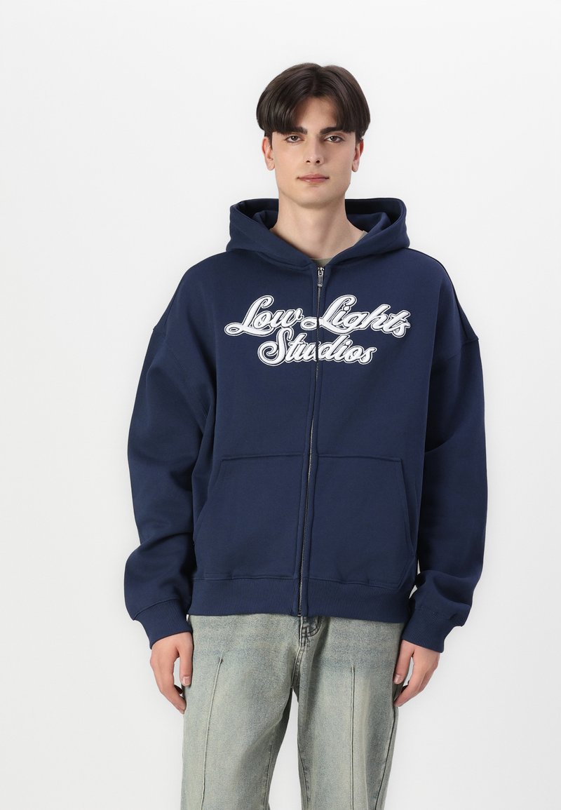 LOW LIGHTS STUDIOS® SHUTTER HOODIE UNISEX - Tröja med dragkedja - navy