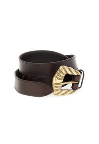 Cintura in pelle marrone con una fibbia rettangolare testurizzata color oro e cuciture a contrasto. Presenta una texture liscia e estremità affusolate.