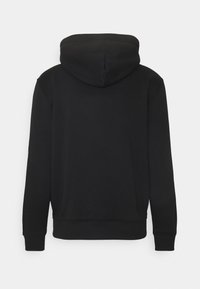 Sweat à capuche noir à manches longues avec poignets et ourlet côtelés, présenté de dos sur un fond clair uni.